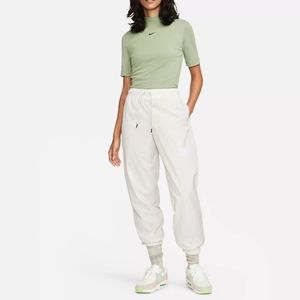 Nike essential woven jogger windbreaker  Activewear pants